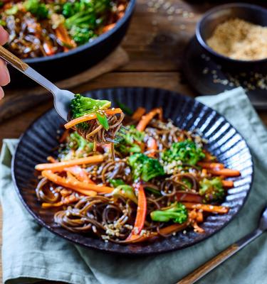 Soba-Nudel-Pfanne