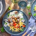 Hackbällchen mit Champignons und Spätzle