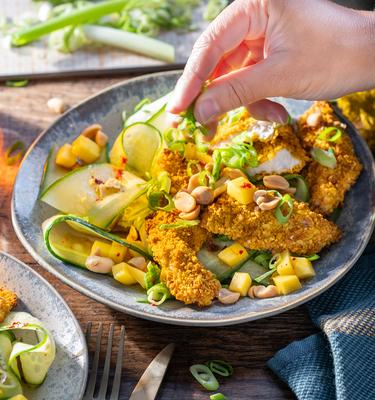 Curry Chicken Nuggets im Airfryer mit asiatischem Salat