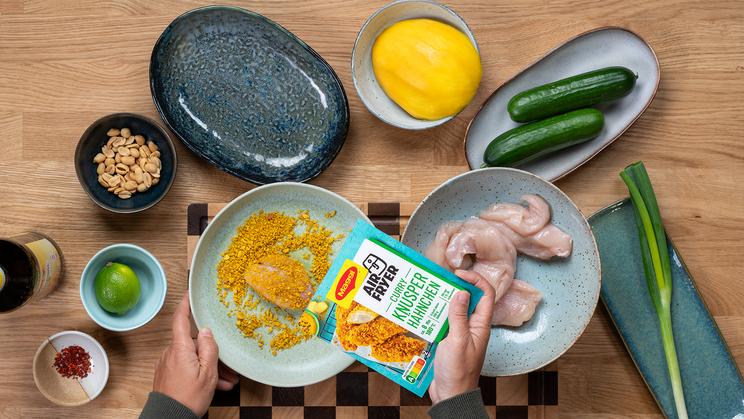 Curry Chicken Nuggets im Airfryer mit asiatischem Salat