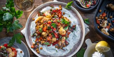 Mediterrane Tzatziki-Bowl im Airfryer