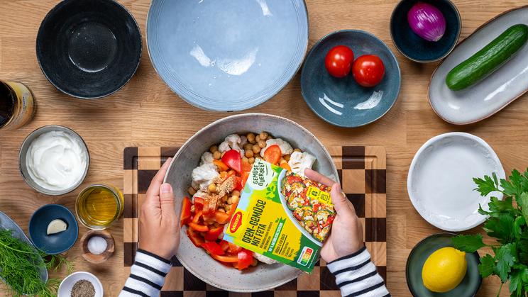 Mediterrane Tzatziki-Bowl im Airfryer