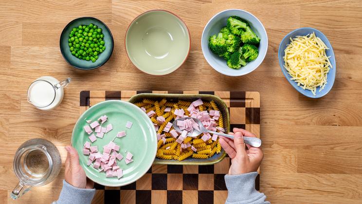 Nudel-Gratin mit Schinken und Brokkoli im Airfryer