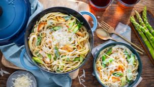 Pasta Alfredo mit Spargel und Huhn