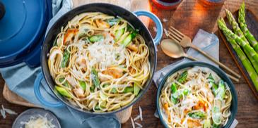 Pasta Alfredo mit Spargel und Huhn