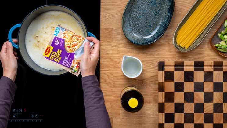 Pasta Alfredo mit Spargel und Huhn