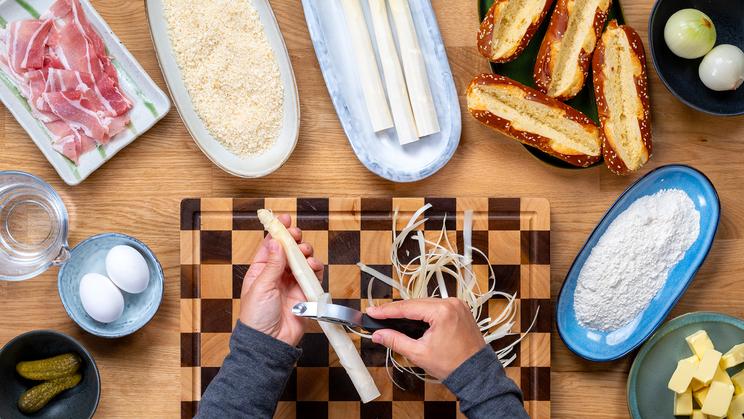 Spargel Hotdog