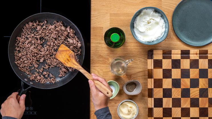 Bolognese Brotkranz mit Kräuter Dip