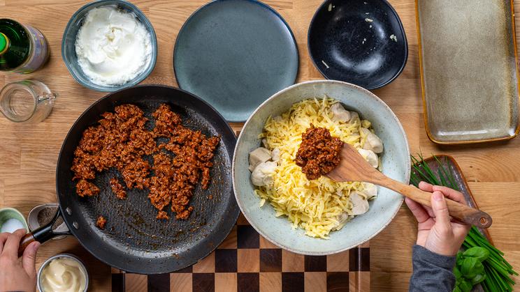 Bolognese Brotkranz mit Kräuter Dip