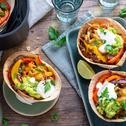 Tortilla Fajita Bowls mit Hackfleisch und Guacamole