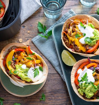 Tortilla Fajita Bowls mit Hackfleisch und Guacamole