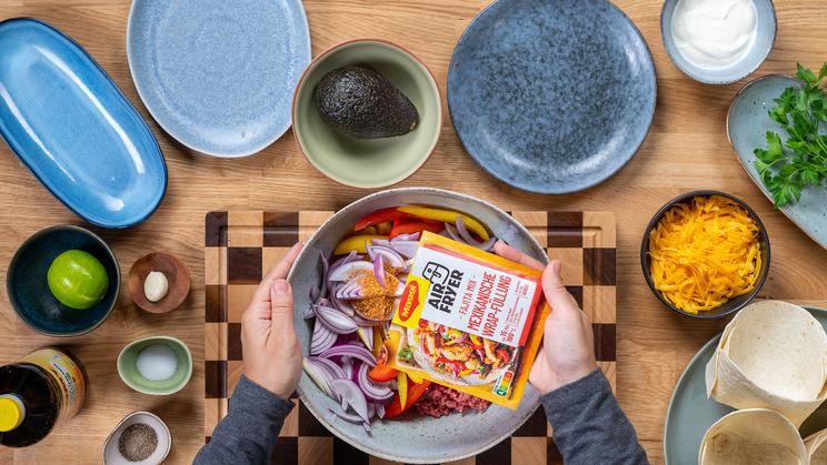 Tortilla Fajita Bowls mit Hackfleisch und Guacamole