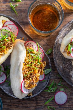 Bao Buns mit Gochujang Hackfleisch