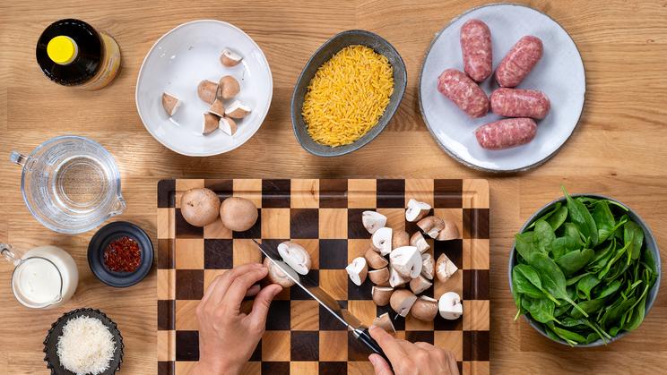 Orzo-Pilz-Suppe mit Salsiccia