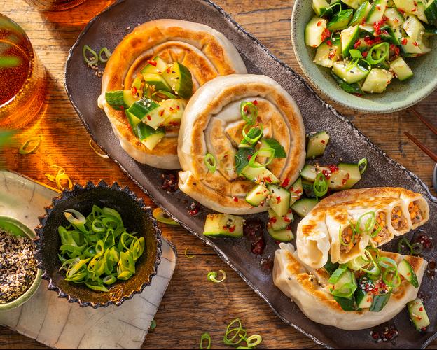 Crispy Dumpling-Rolle in der Pfanne