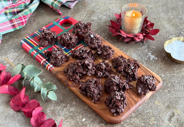 Rocas de chocolate y patatas chips