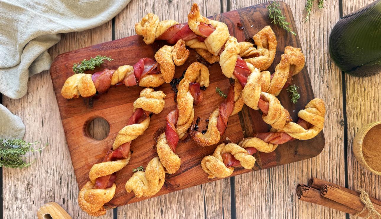 Rollitos cinnamon de hojaldre y bacon