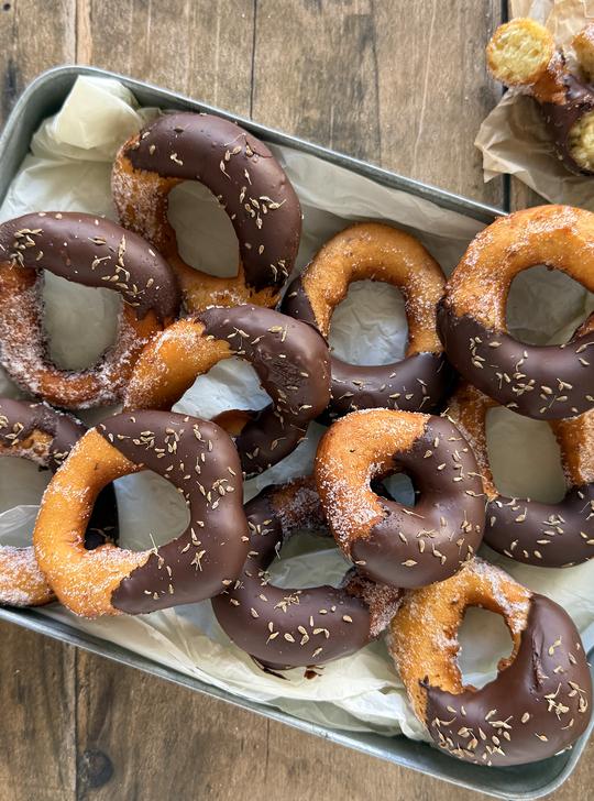 Rosquillas de anís cubiertas con chocolate