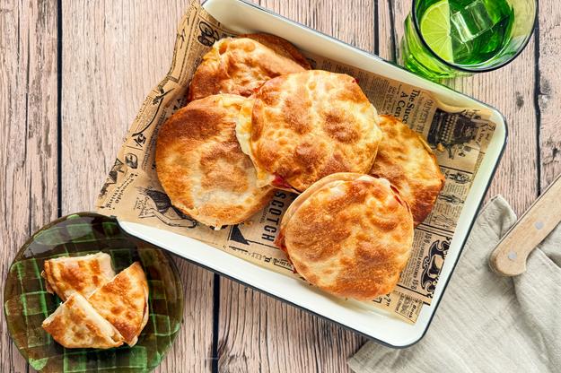 Sándwich de jamón y queso en air fryer