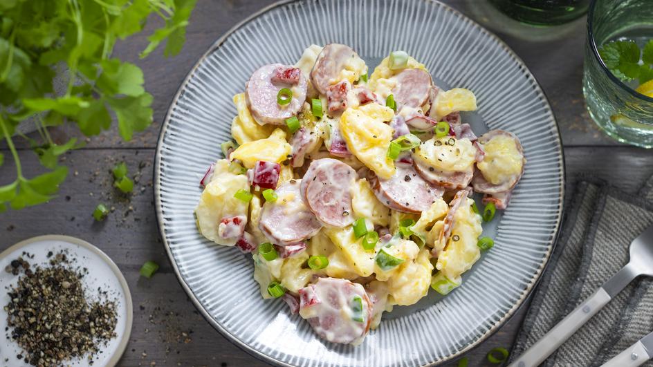 Sommerlicher Kartoffelsalat mit Cabanossi und Paprika
