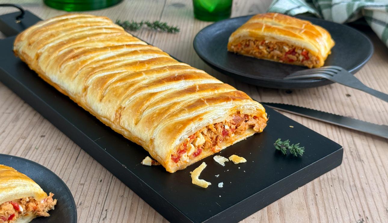 Trenza de hojaldre rellena de atún y tomate