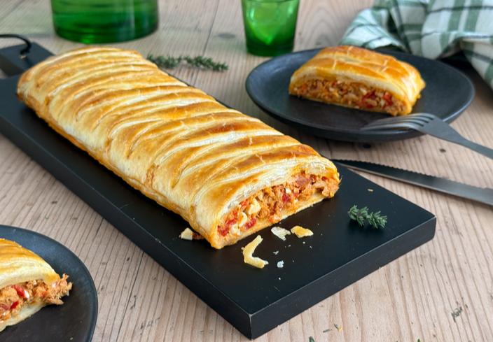 Trenza de hojaldre rellena de atún y tomate