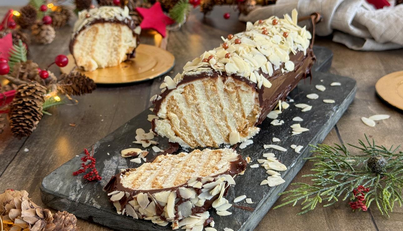 Tronco de galletas con chocolate negro y blanco