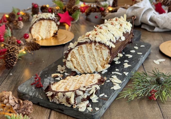 Tronco de galletas con chocolate negro y blanco